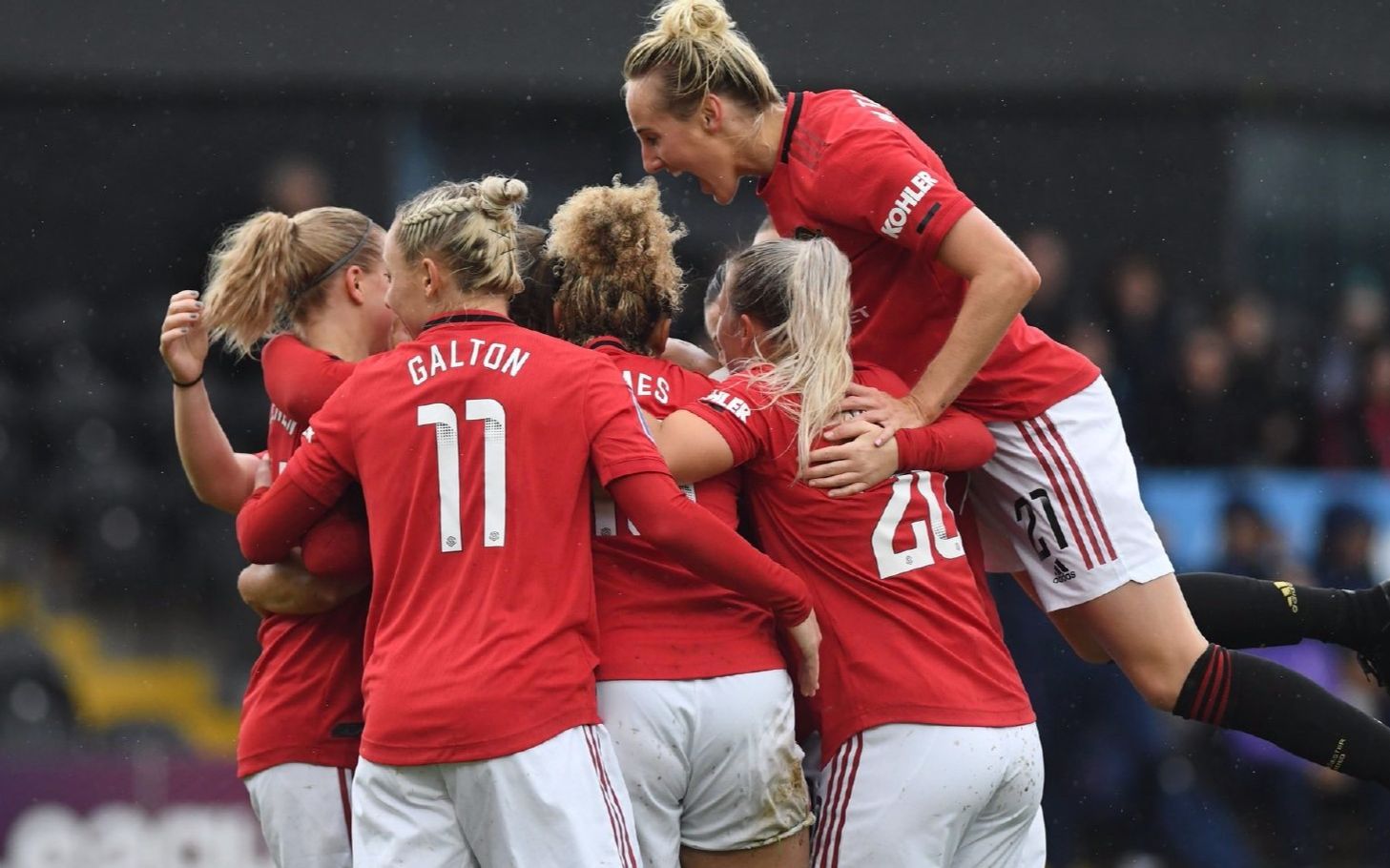 包含英格兰队士气如虹，总决赛前景看好的词条