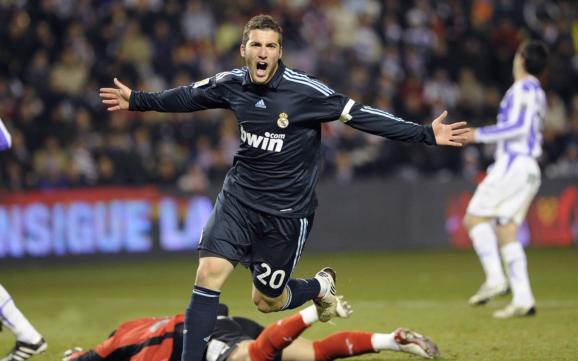 2026世界杯之夜,卡瓦哈尔在重压之下绽放的钢铁意志